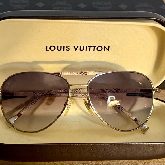 Louis Vuitton Damier Azur Petite Viola Metal Frame Pilot Sunglasses TT1630 - Picture 3 of 13